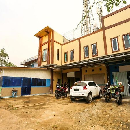 OYO 90825 Hotel Lizha 2 Samarinda Exterior foto