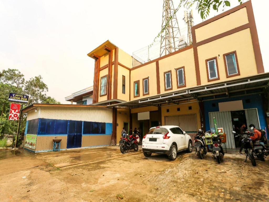 OYO 90825 Hotel Lizha 2 Samarinda Exterior foto